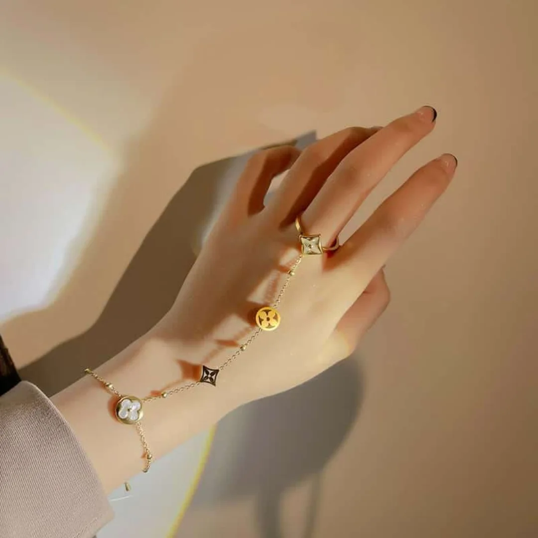Noir & Gold Charm Ring Bracelet