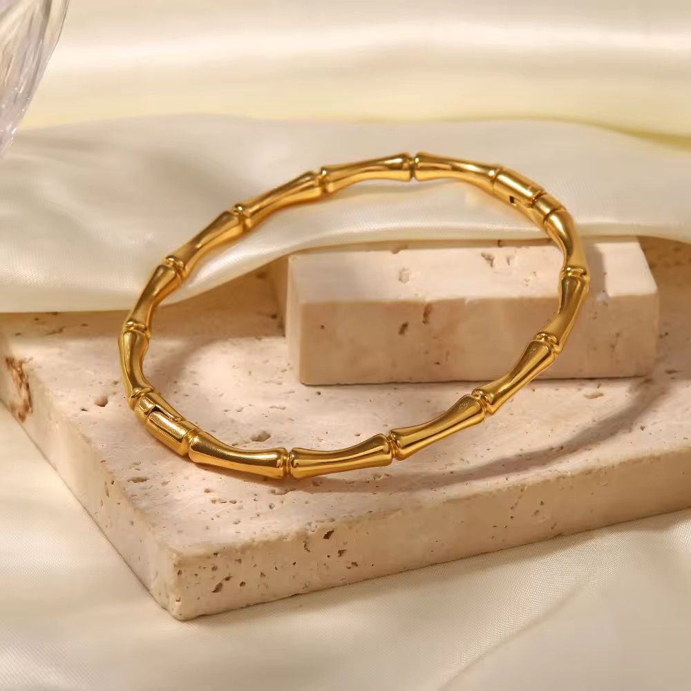 Bamboo Whisper – Sculpted Gold Bracelet