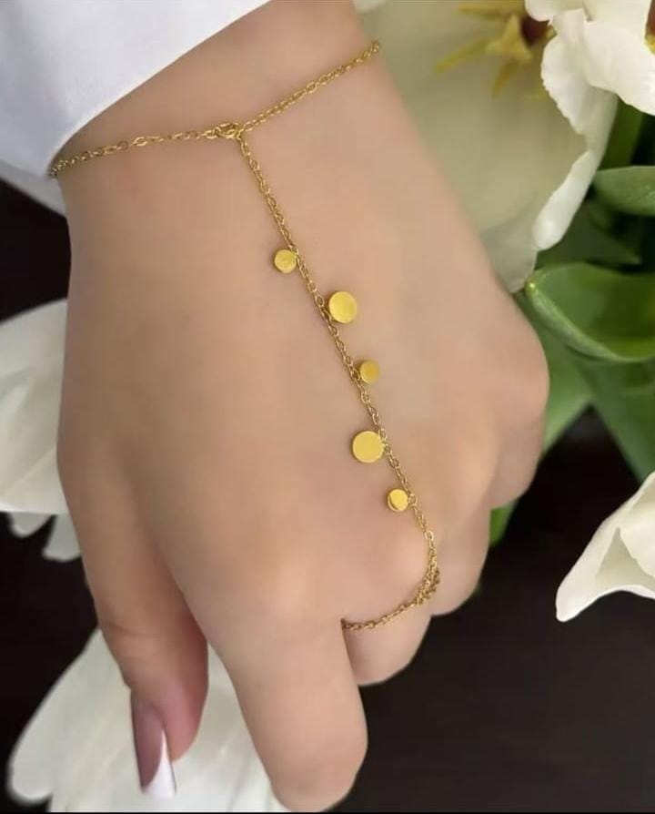 Zarqa Drizzle – Gold Disc Hand Chain