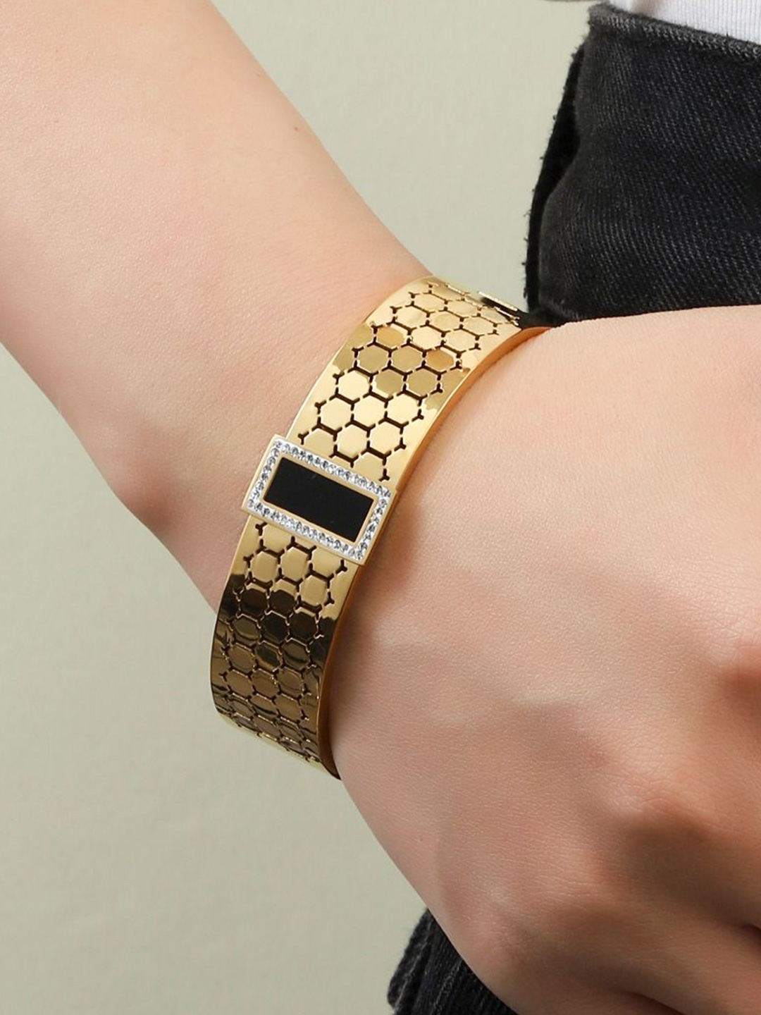 Noir Éclat – Diamond Frame Bracelet
