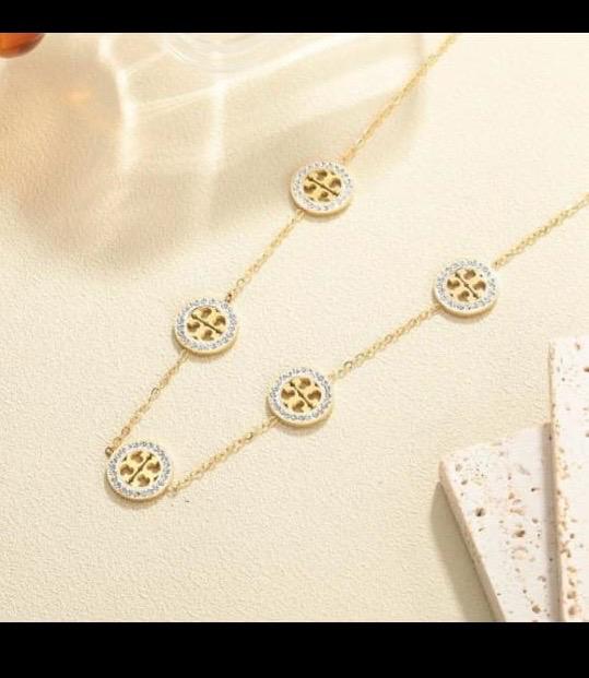 Lumière Circles – Diamond Halo Pendant Necklace