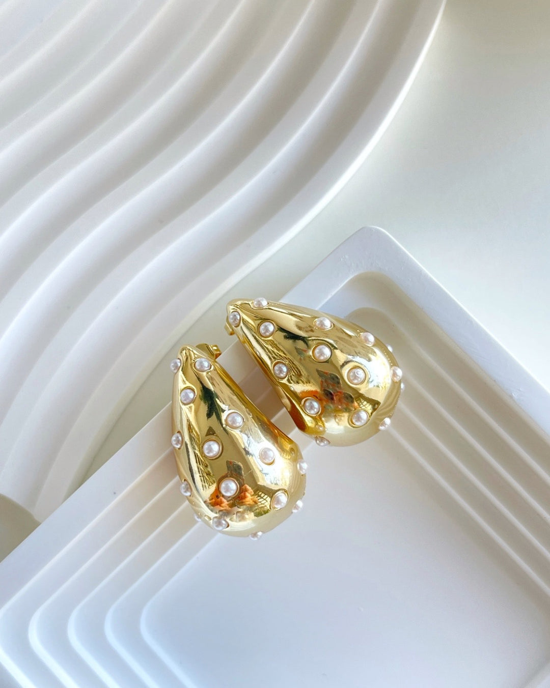 Ashna: Teardrop Pearl Earrings