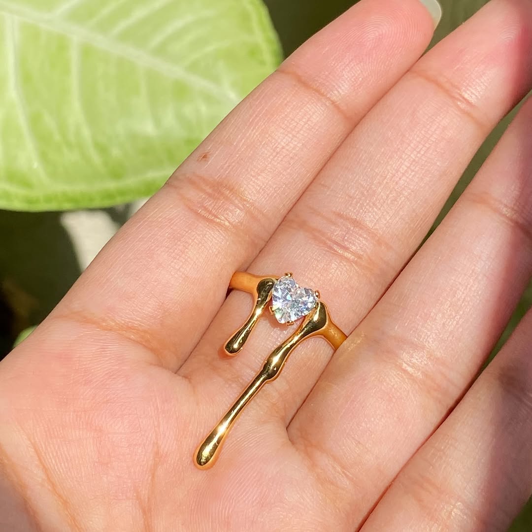 Drip Heart Ring – Gold with Diamond Elegance