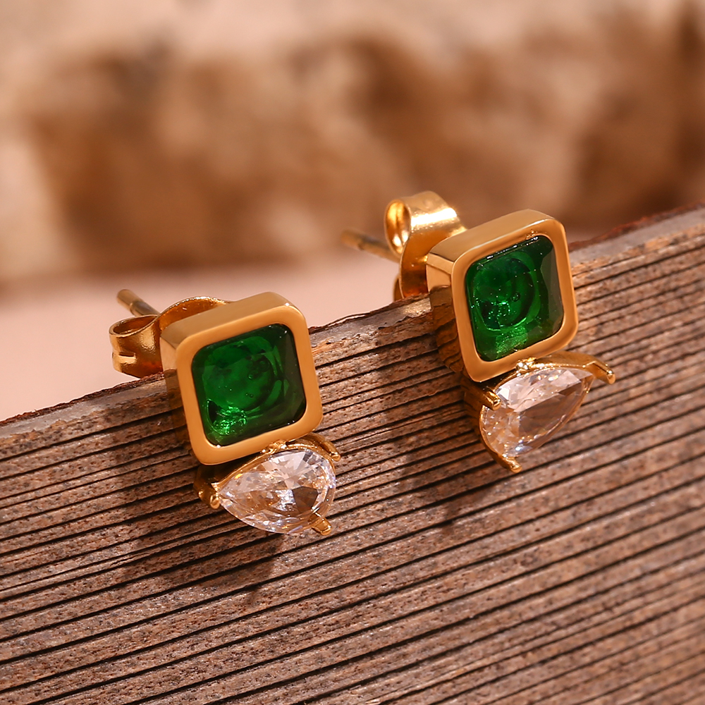 Emerald Dewdrop Earrings
