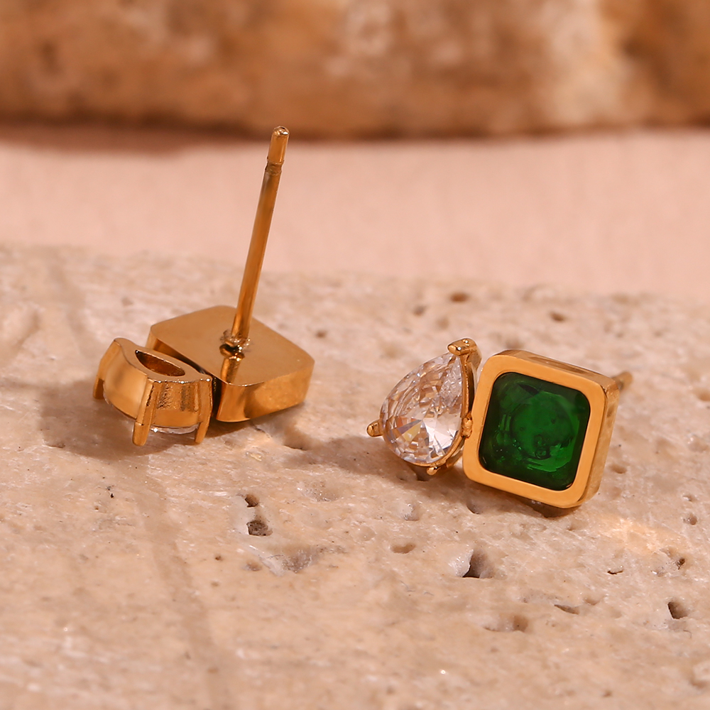 Emerald Dewdrop Earrings