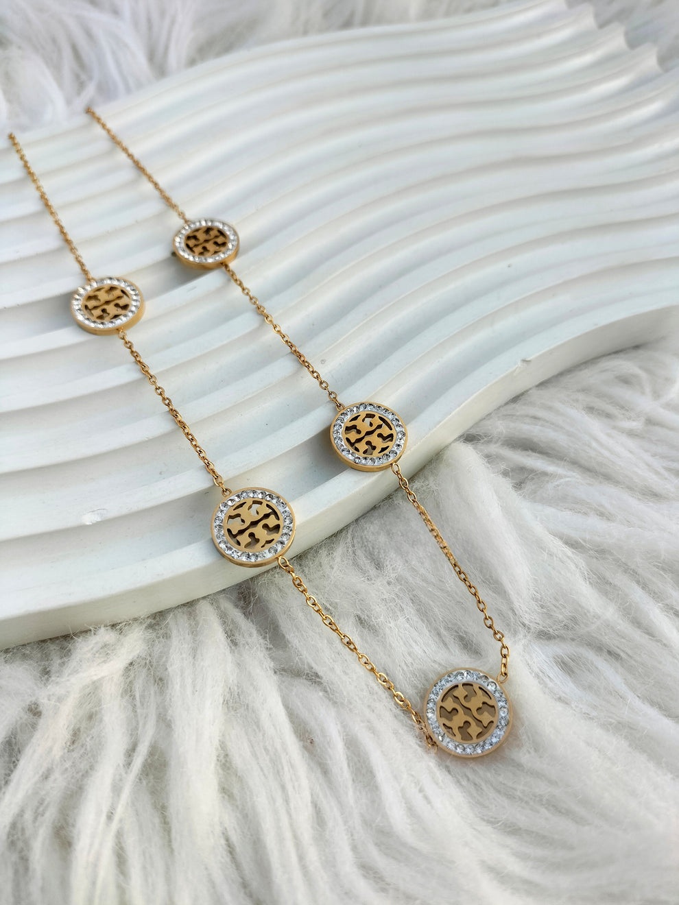 Lumière Circles – Diamond Halo Pendant Necklace