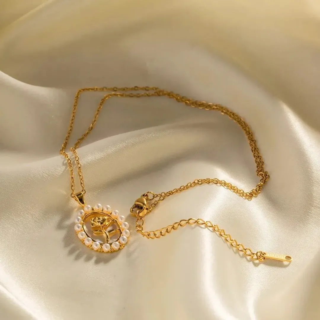 Rosette Elegance – Pearl Halo Necklace