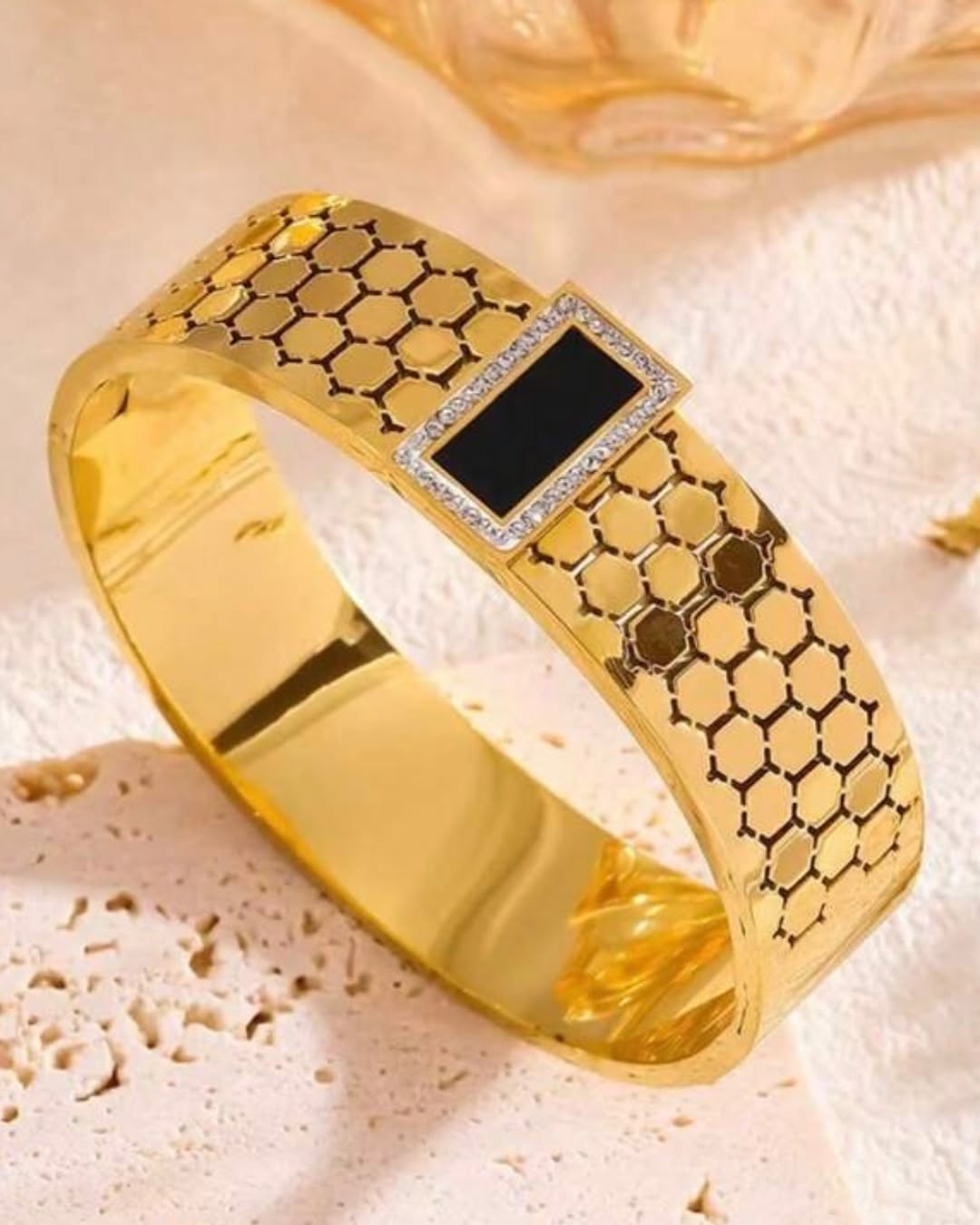 Noir Éclat – Diamond Frame Bracelet