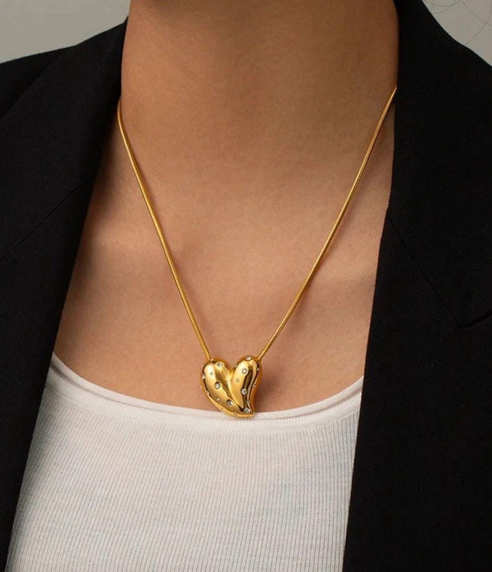 Qalbé Noor Necklace – Heart of Light