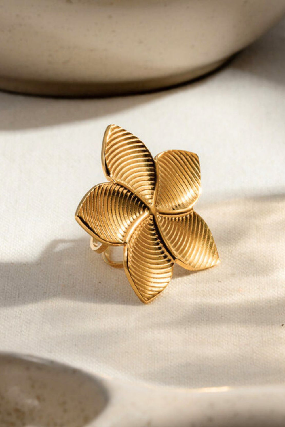 Aurea Bloom – Textured Petal Gold Ring