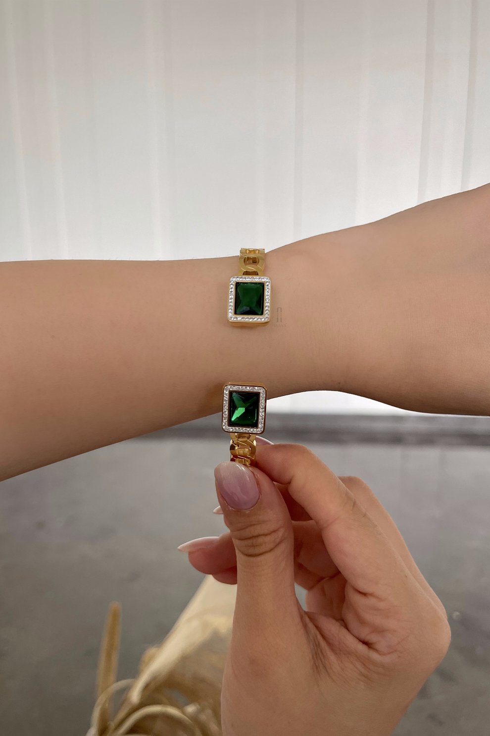 Verdant Radiance – Emerald Cut Gold Bracelet with Diamond Halo