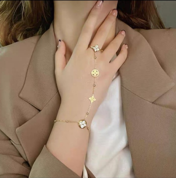 Noir & Gold Charm Ring Bracelet