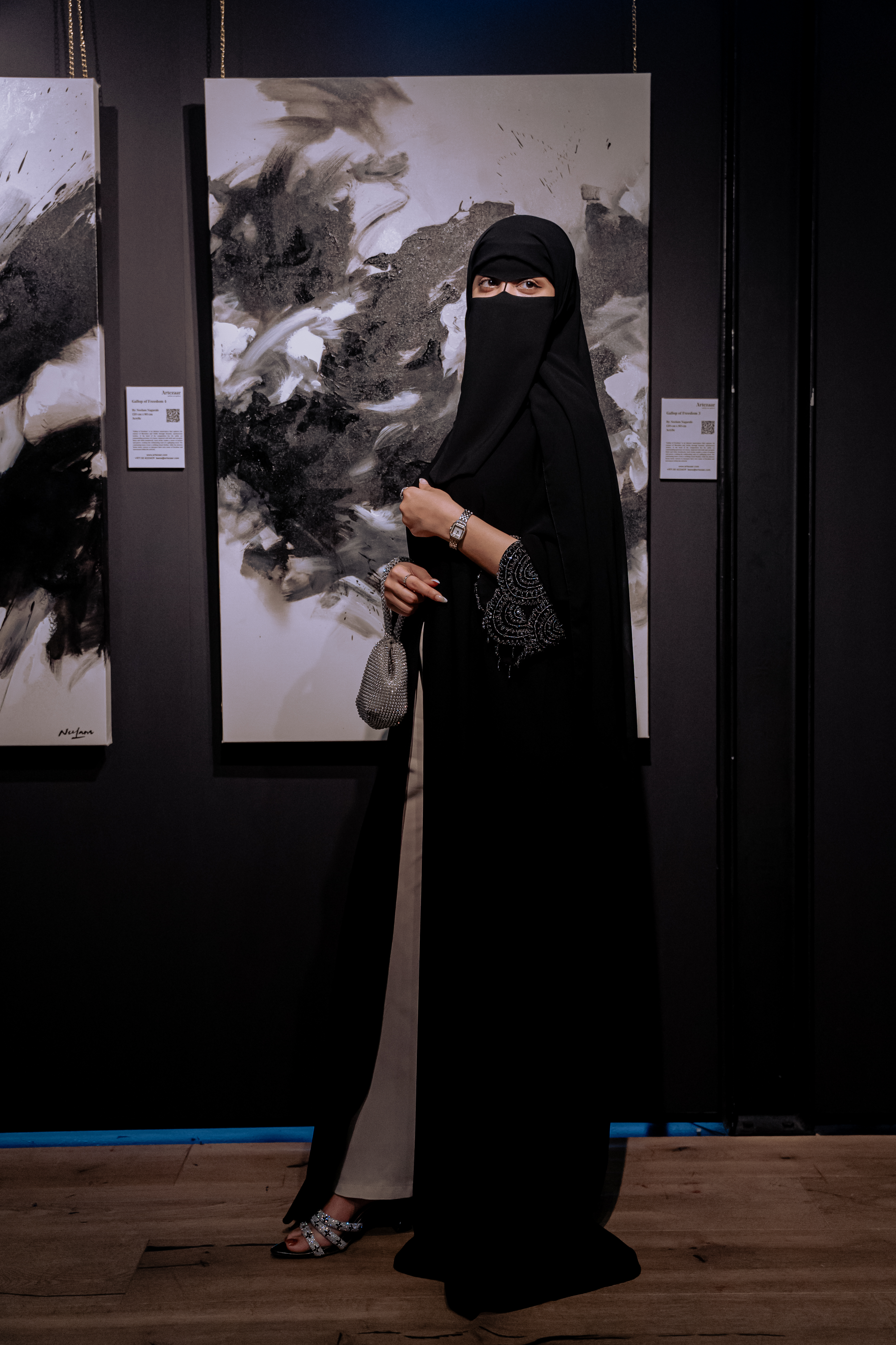 عباية مطرزة