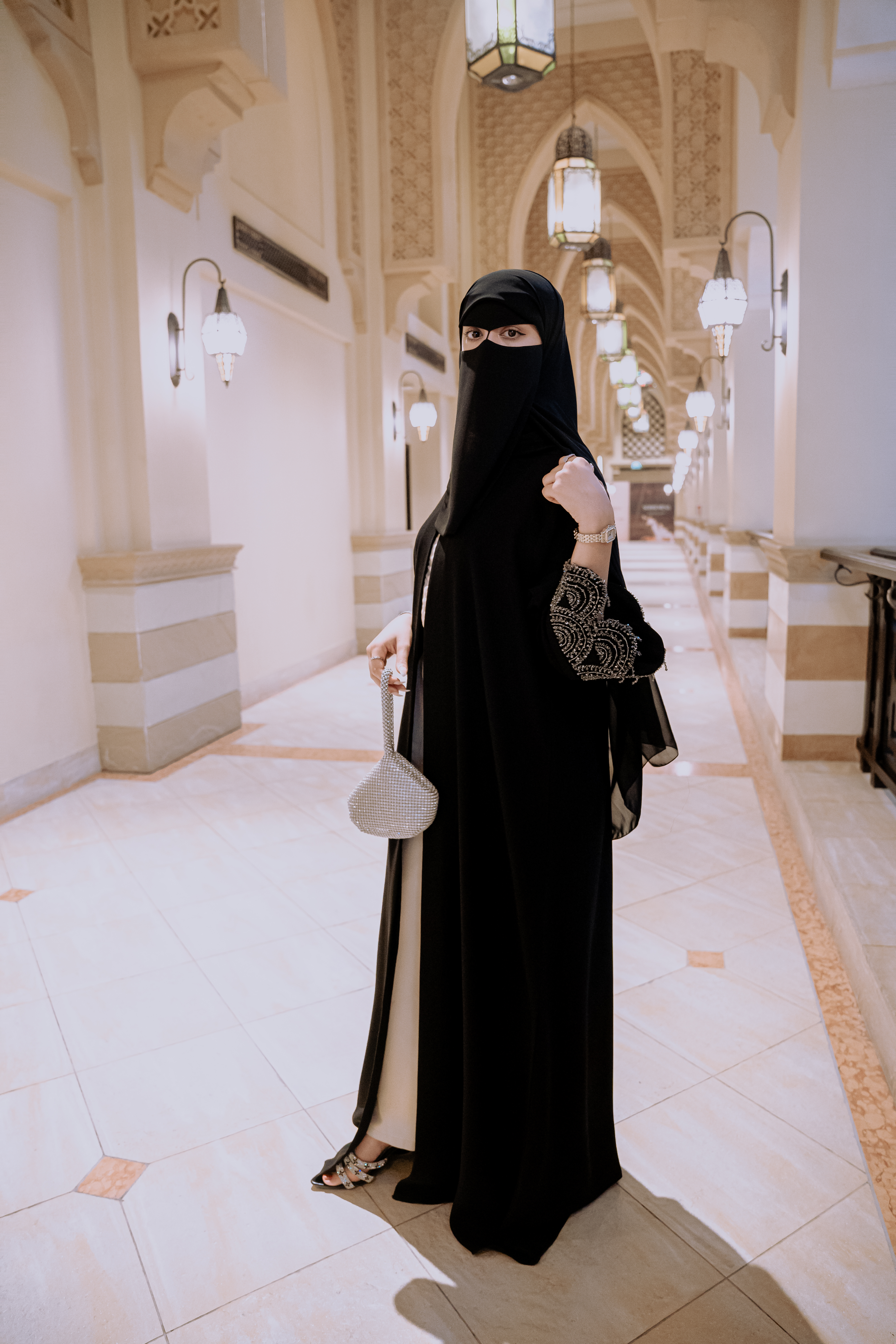 عباية مطرزة