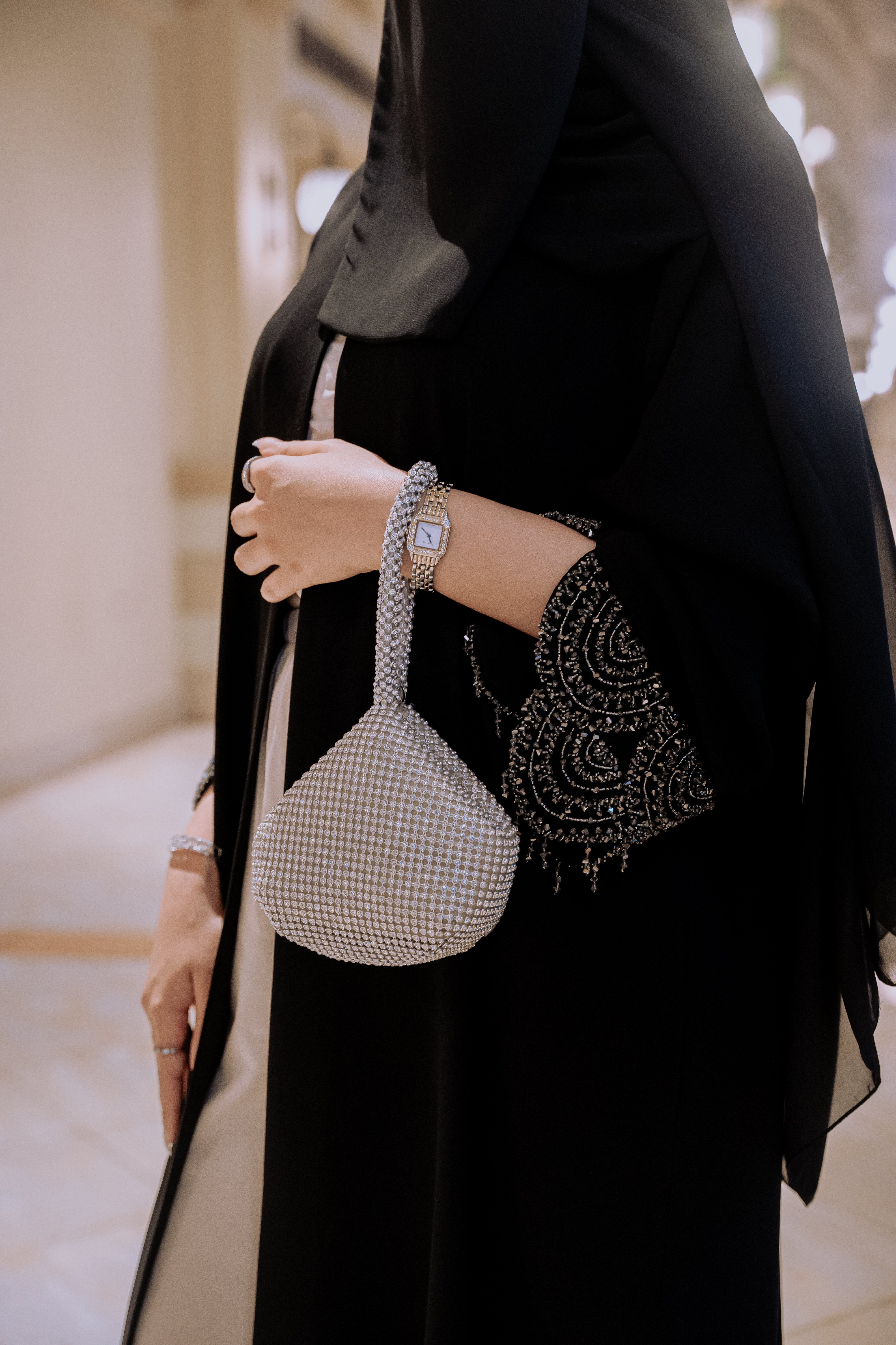 عباية مطرزة