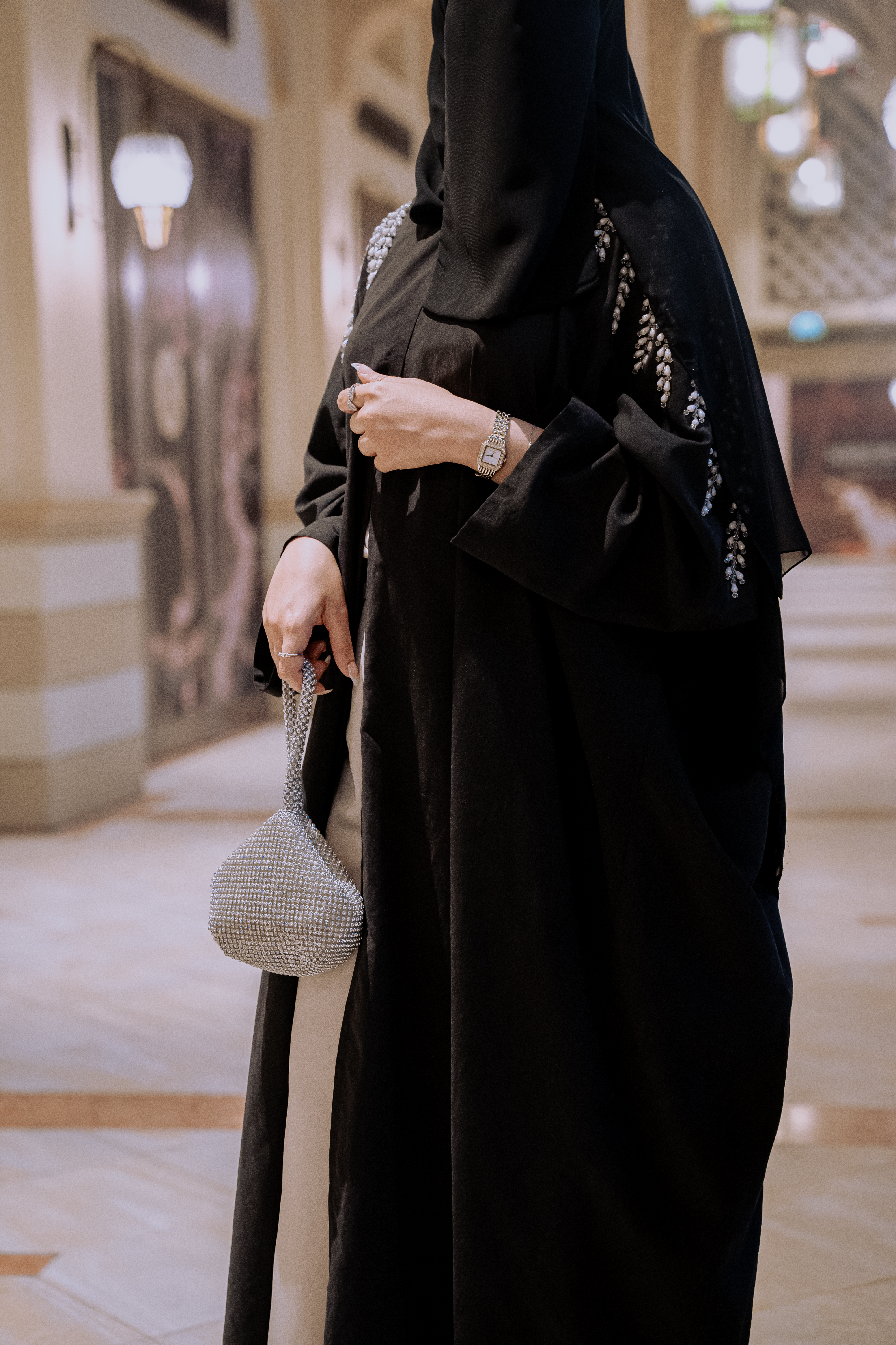 عباية الألماس الفضي