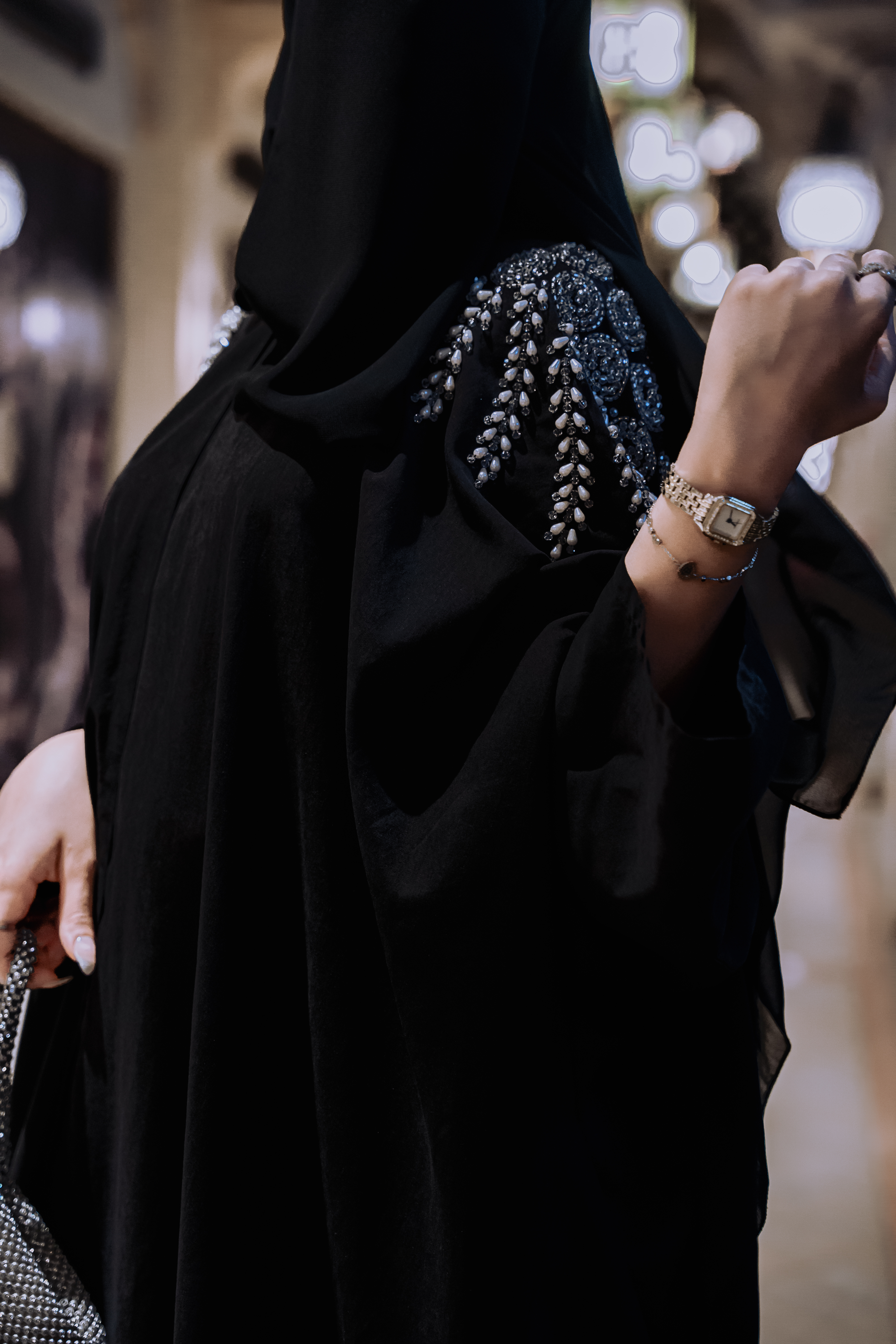 عباية الألماس الفضي