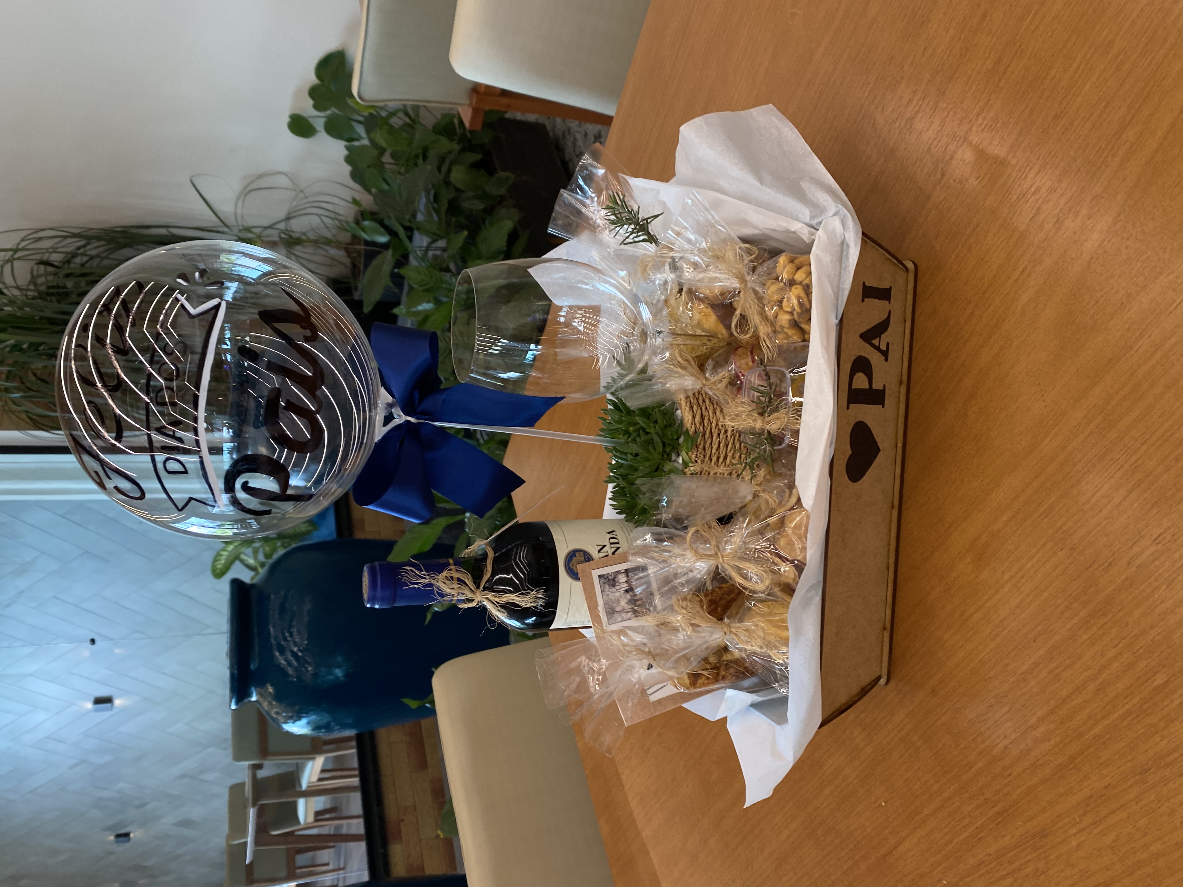 Cesta de dia dos Pais - Petiscos e Vinho