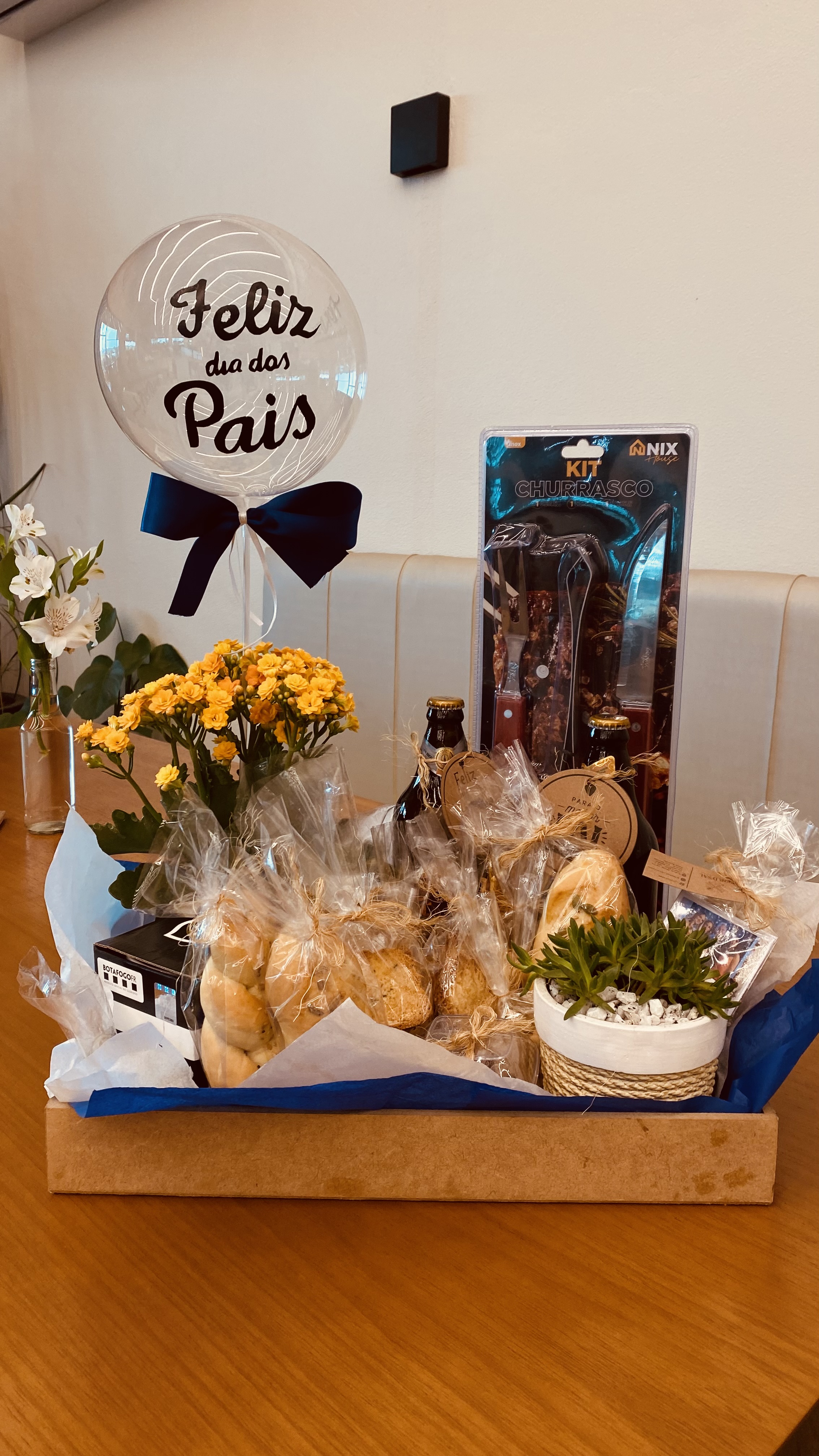 Cesta de dia dos Pais - Petiscos, cerveja artesaanal,kit churrasco e copo personalizado