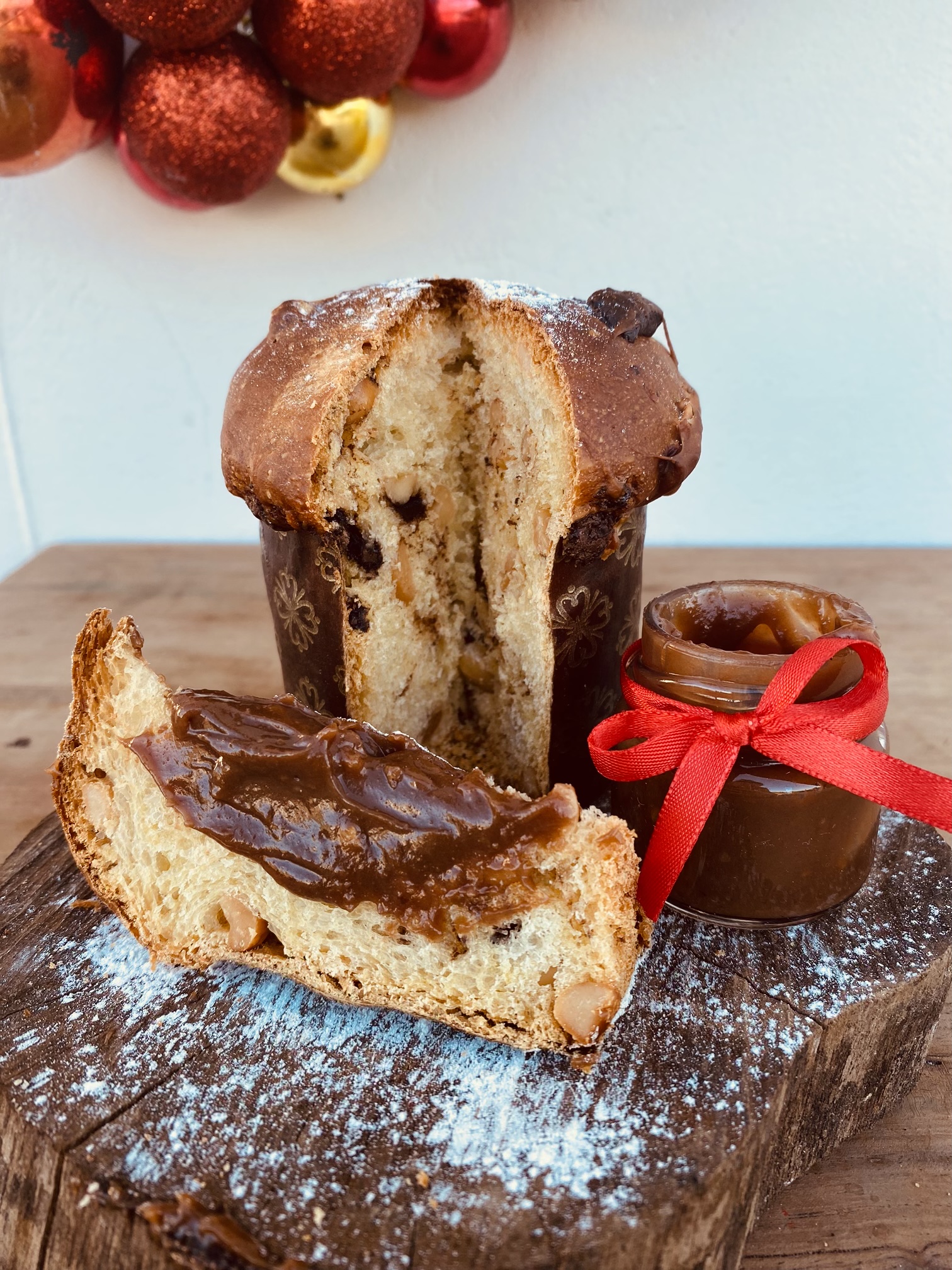 Mini Panetone de Frutas Vermelhas + pote de brigadeiro + saco personalizado 