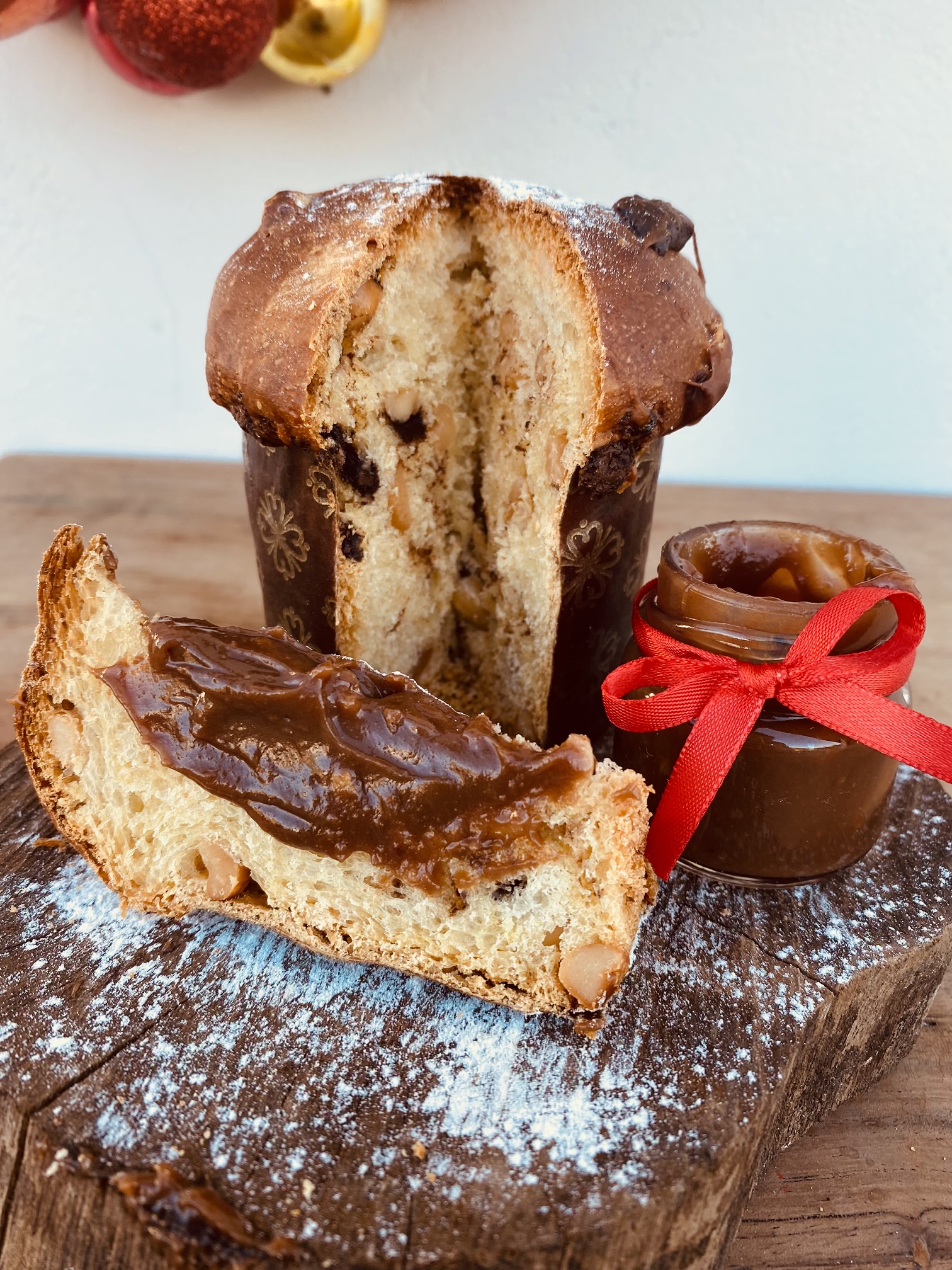 Chocotone com mix de castanhas 500g + pote de brigadeiro+ saco personalizado