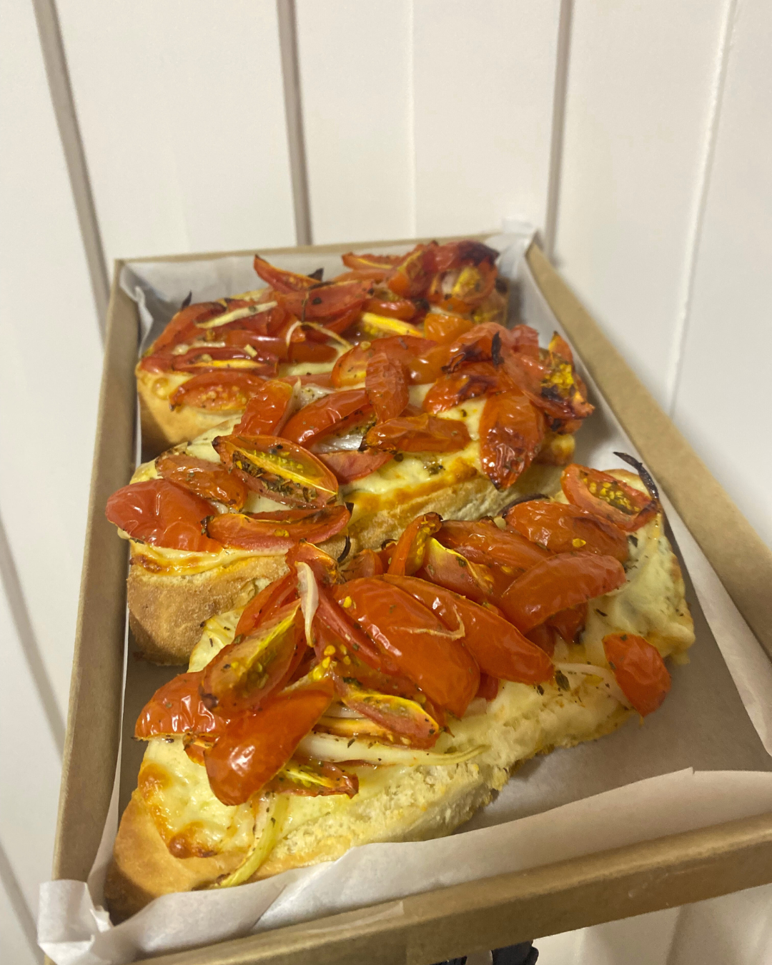 Caixa com 3 Brusquetas Caprese