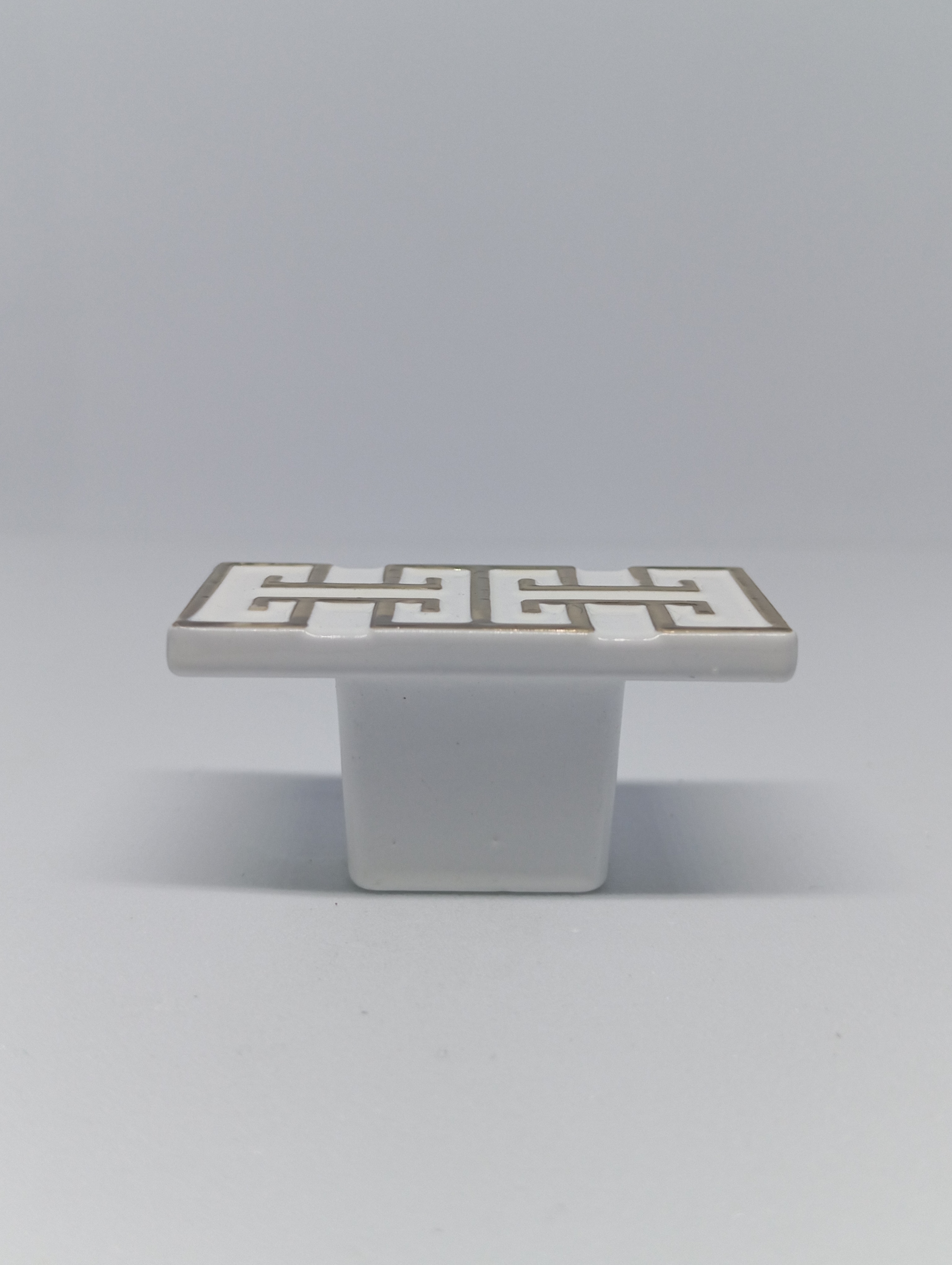 Gold-on-White Design Knob (PHK0083)