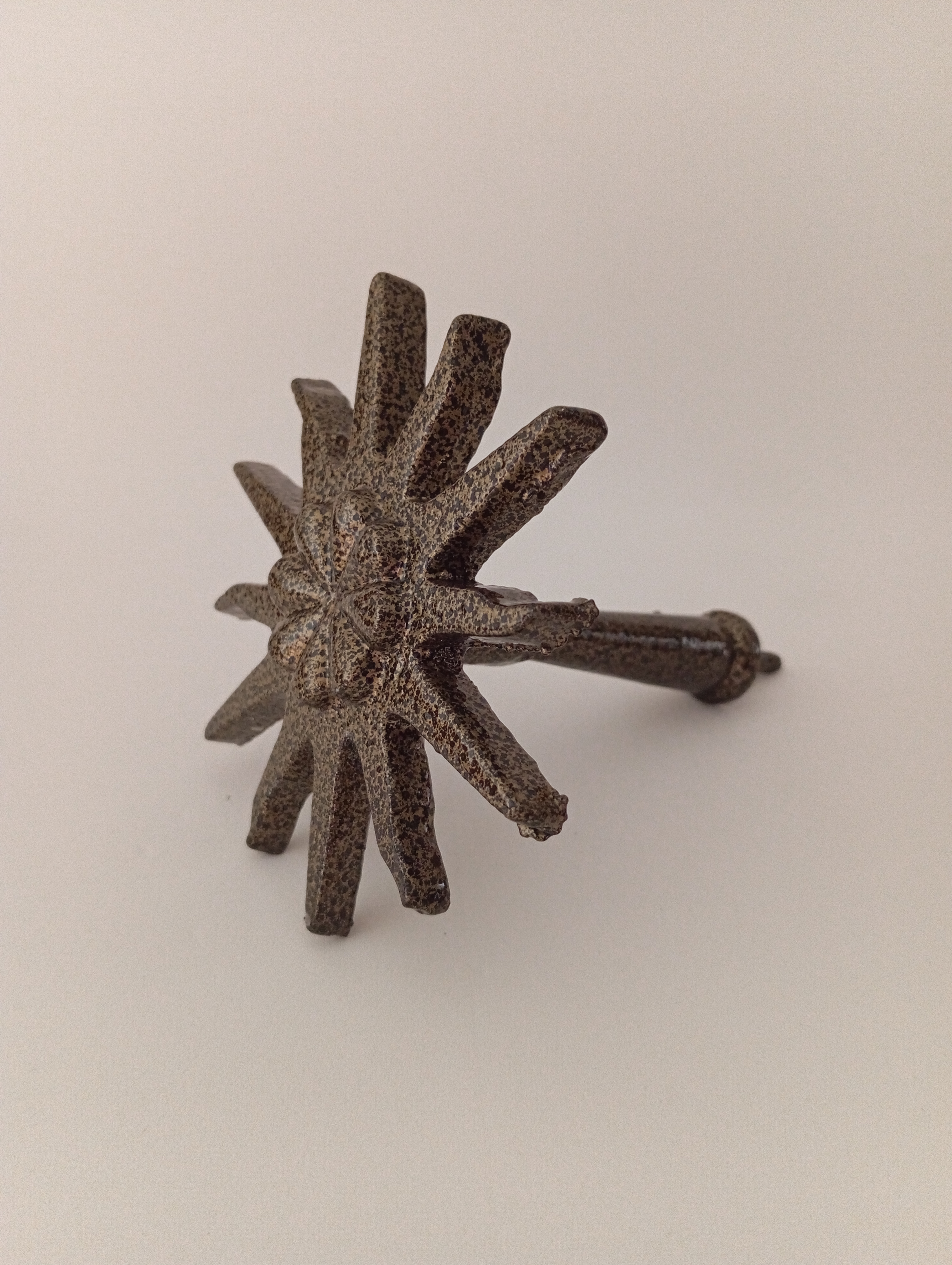 Textured Sunburst Curtain Tie Hook (PCT0014)