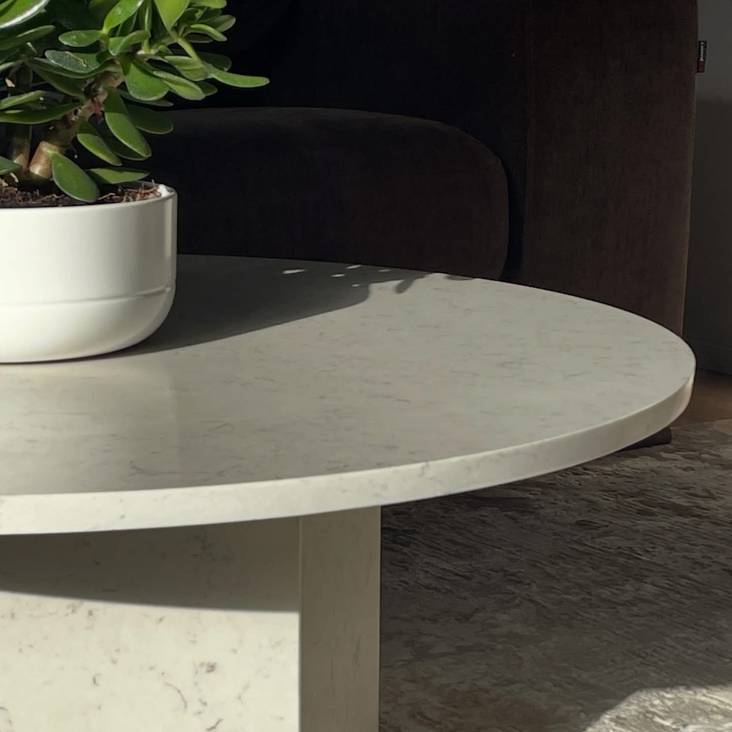 Kavos staliukas iš kvarco