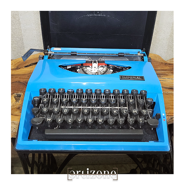 Imperial Sahara typewriter