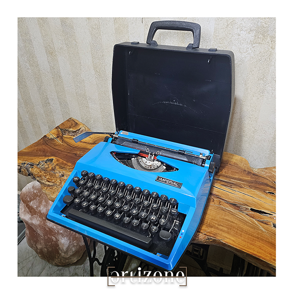 Imperial Sahara typewriter