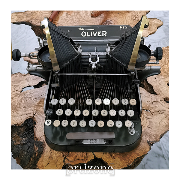 Oliver n02 Typewriter 