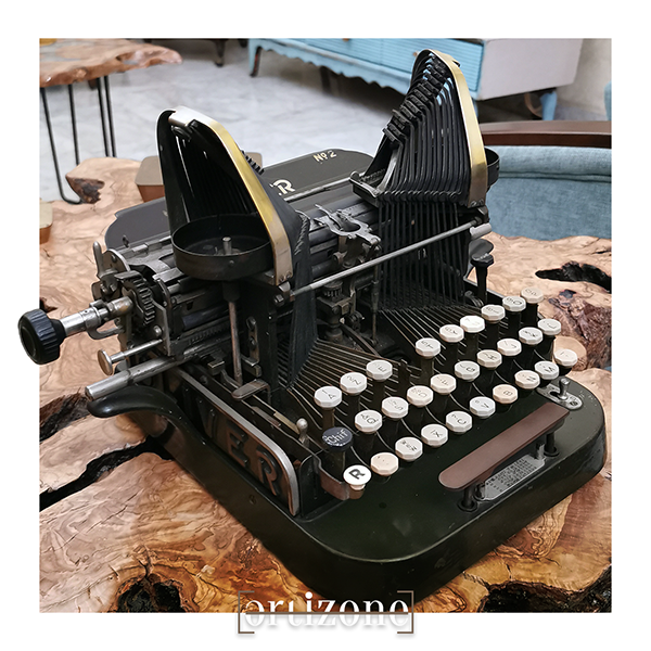 Oliver n02 Typewriter 