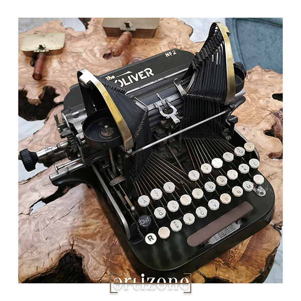 Oliver n02 Typewriter 