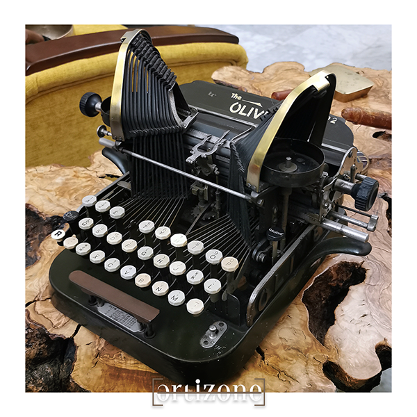 Oliver n02 Typewriter 