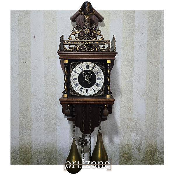 NU. ELCK SYN.SIN (Atlas) Vintage Wall Clock