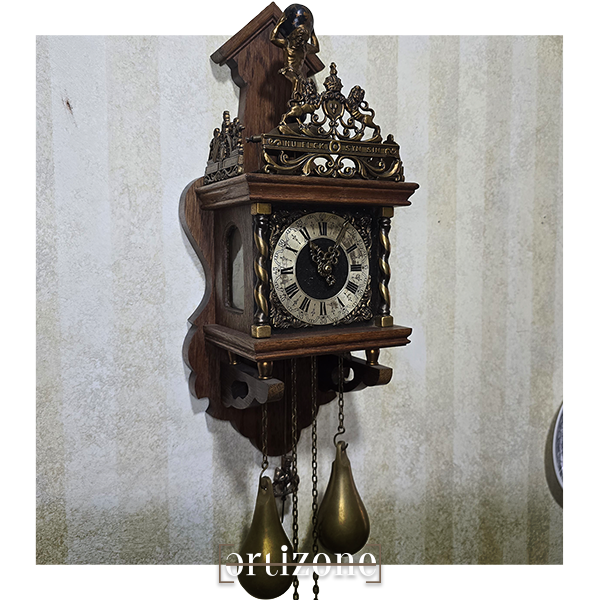 NU. ELCK SYN.SIN (Atlas) Vintage Wall Clock