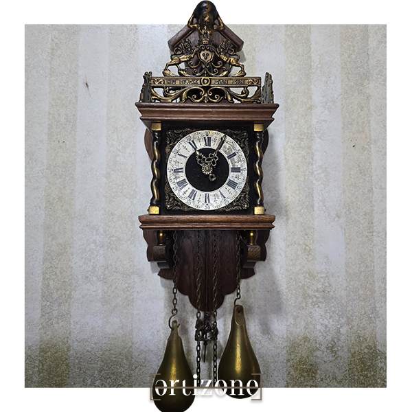 NU. ELCK SYN.SIN (Atlas) Vintage Wall Clock