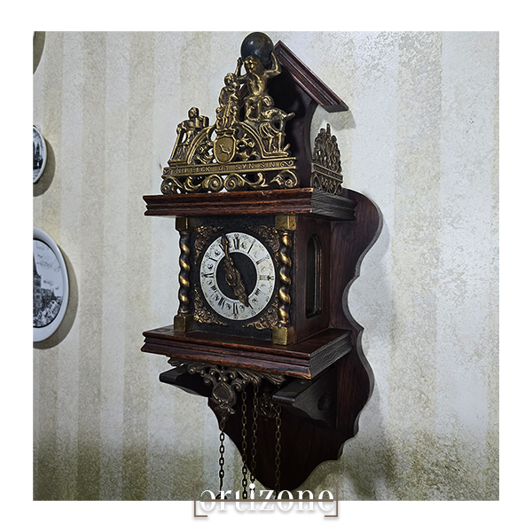 NU. ELCK SYN.SIN (Atlas) Vintage Wall Clock