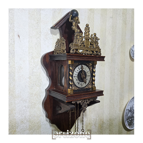 NU. ELCK SYN.SIN (Atlas) Vintage Wall Clock