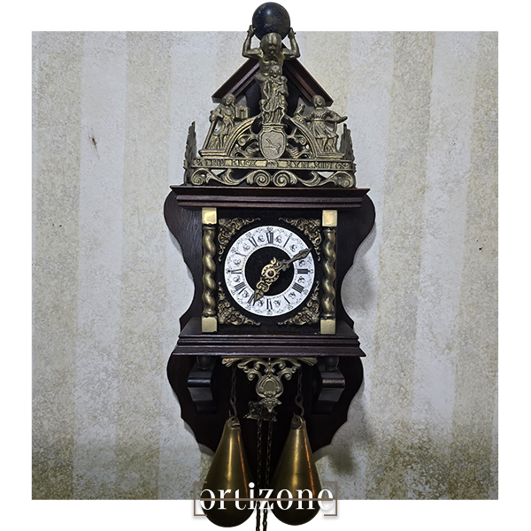 NU. ELCK SYN.SIN (Atlas) Vintage Wall Clock