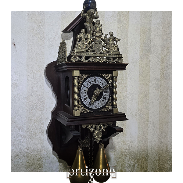 NU. ELCK SYN.SIN (Atlas) Vintage Wall Clock