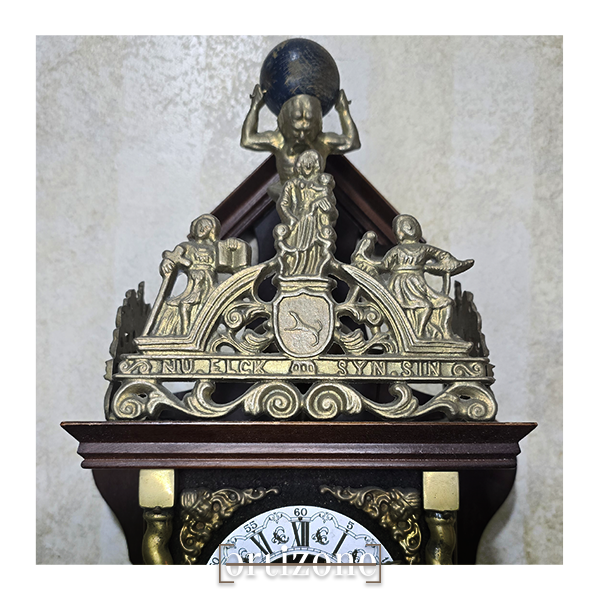 NU. ELCK SYN.SIN (Atlas) Vintage Wall Clock