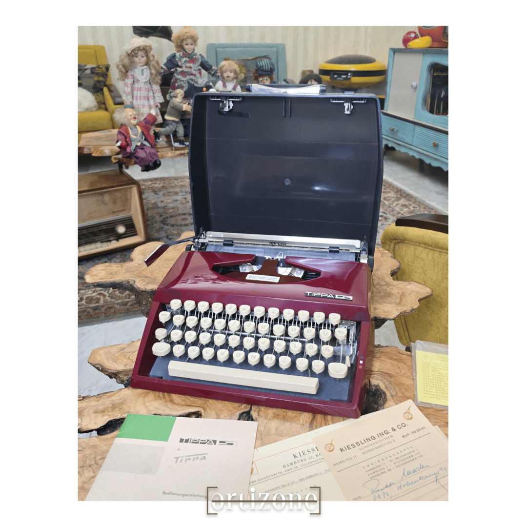 Vintage Triumph Tippa S Typewriter