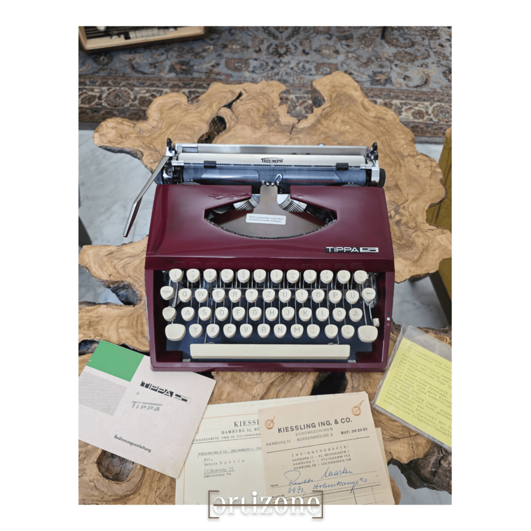 Vintage Triumph Tippa S Typewriter