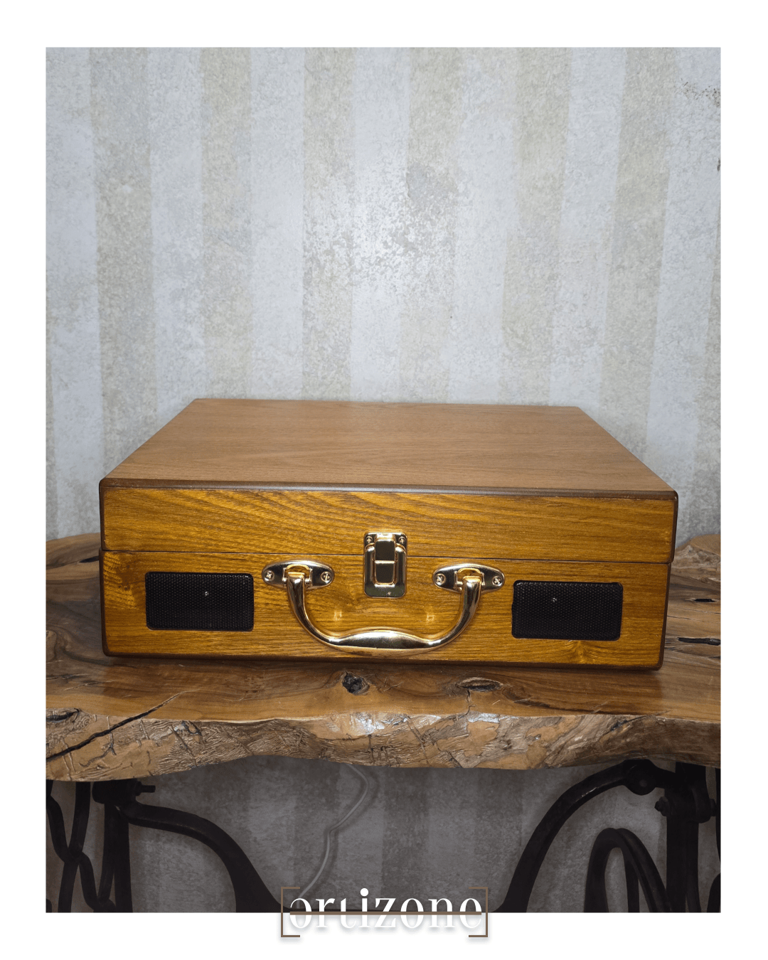 Record Player / Turntable - W