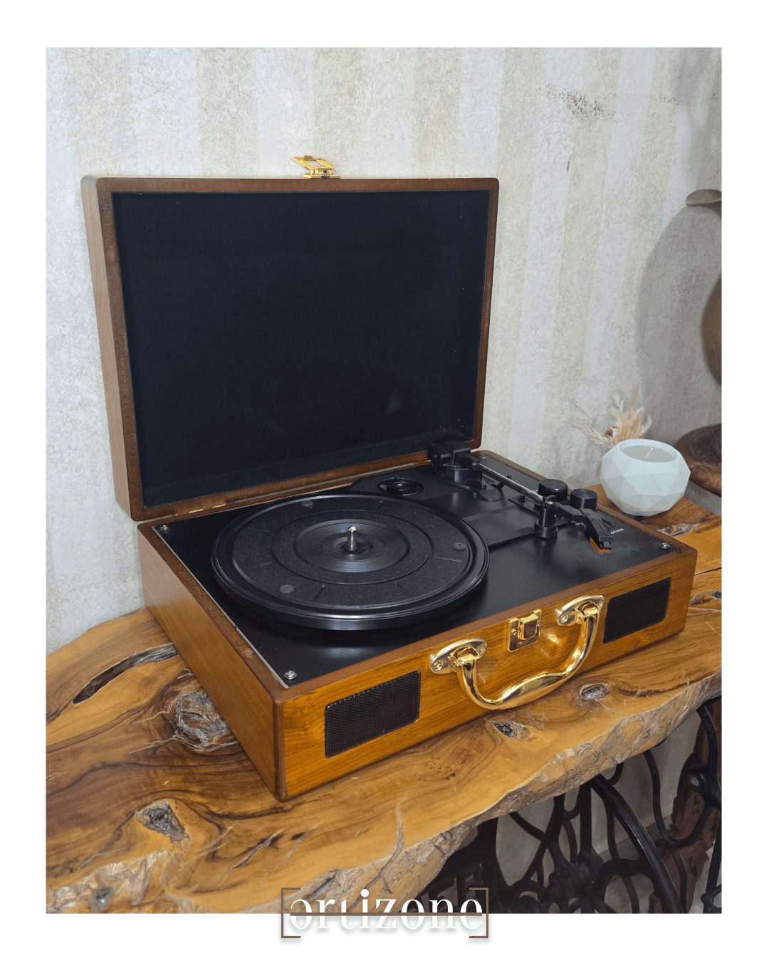 Record Player / Turntable - W