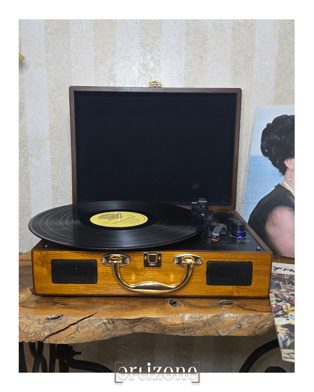 Record Player / Turntable - W