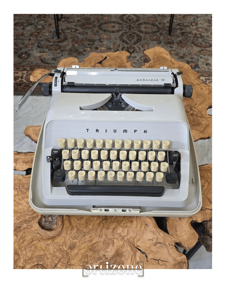 Vintage Triumph Gabriele 10 Typewriter