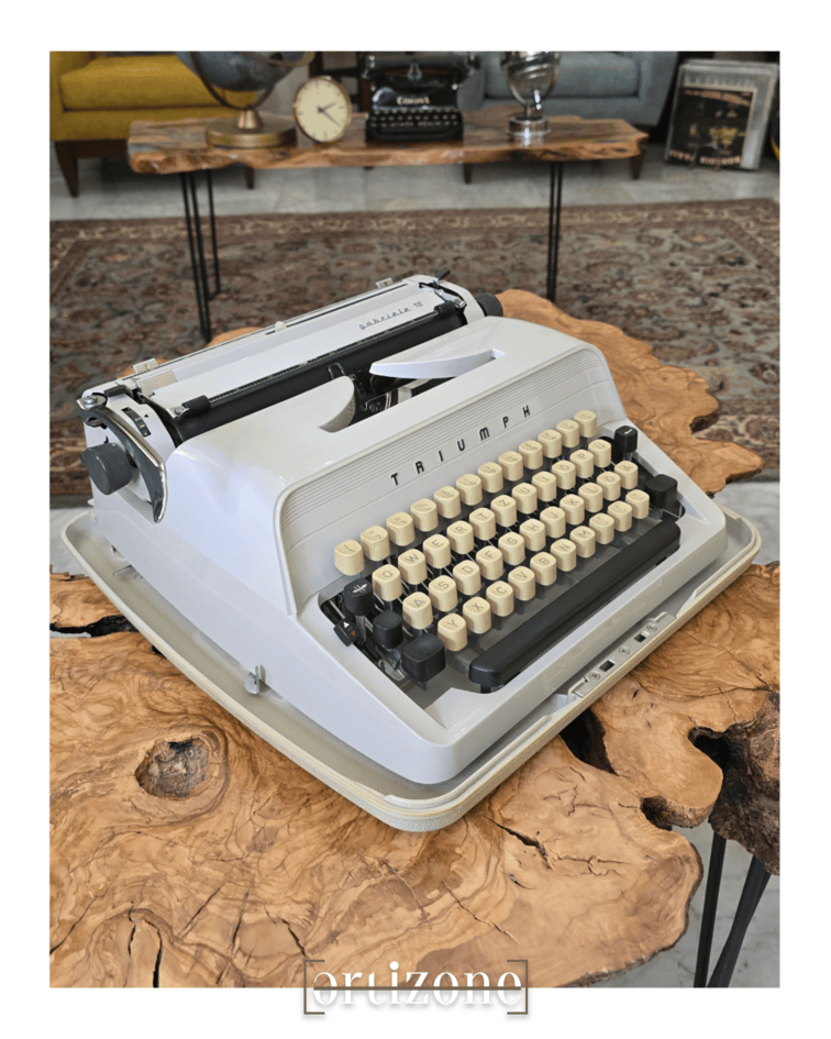 Vintage Triumph Gabriele 10 Typewriter